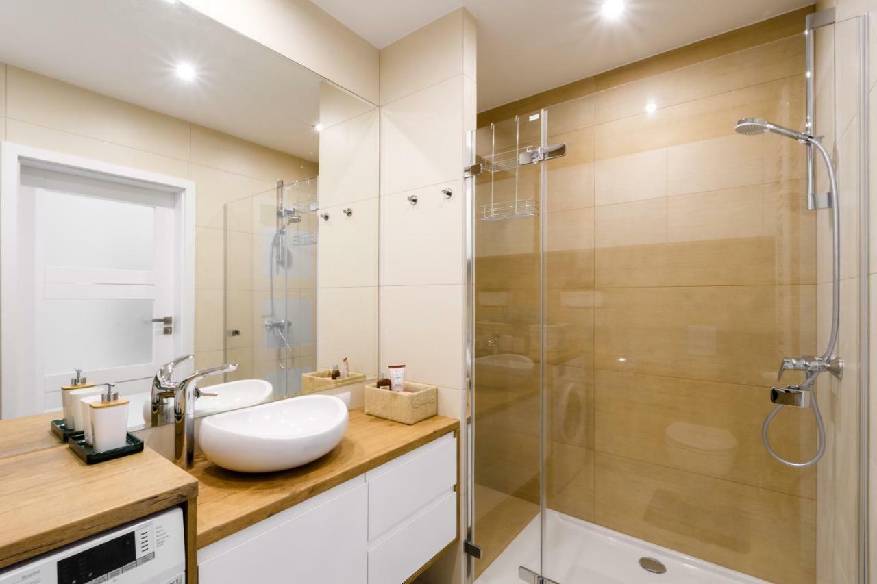M&R Apartament Airport&Business Deluxe Cybernetyki 17 - Underground Garage - Free Wifi - Netflix - Air Conditioning - Self Check-In, Close By Chopin Airport Warsaw Ngoại thất bức ảnh