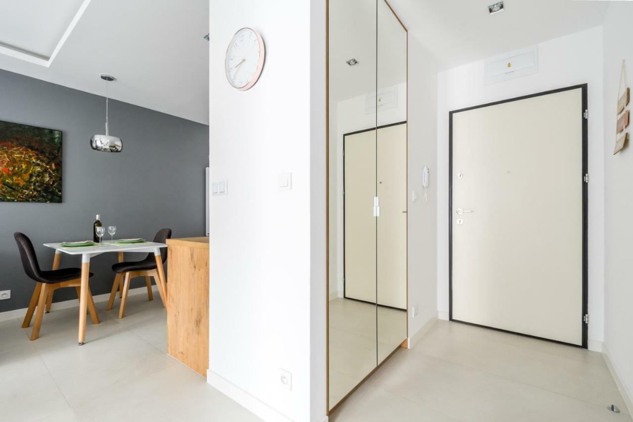 M&R Apartament Airport&Business Deluxe Cybernetyki 17 - Underground Garage - Free Wifi - Netflix - Air Conditioning - Self Check-In, Close By Chopin Airport Warsaw Ngoại thất bức ảnh