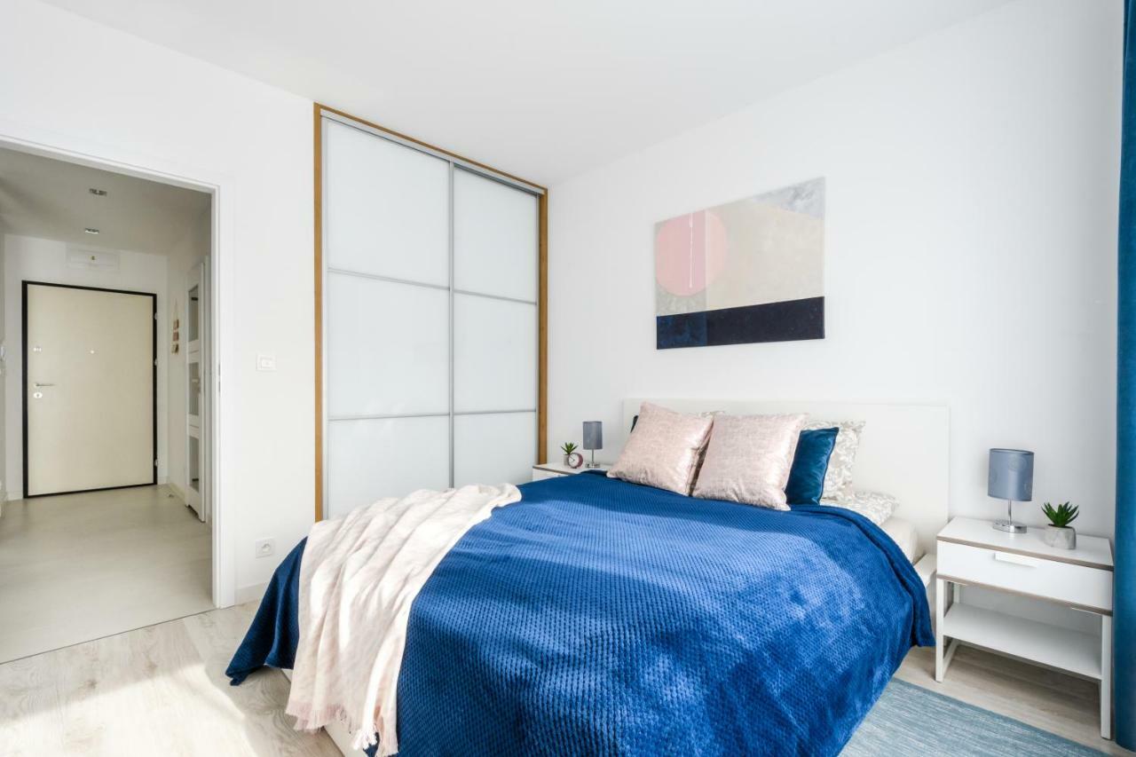 M&R Apartament Airport&Business Deluxe Cybernetyki 17 - Underground Garage - Free Wifi - Netflix - Air Conditioning - Self Check-In, Close By Chopin Airport Warsaw Ngoại thất bức ảnh