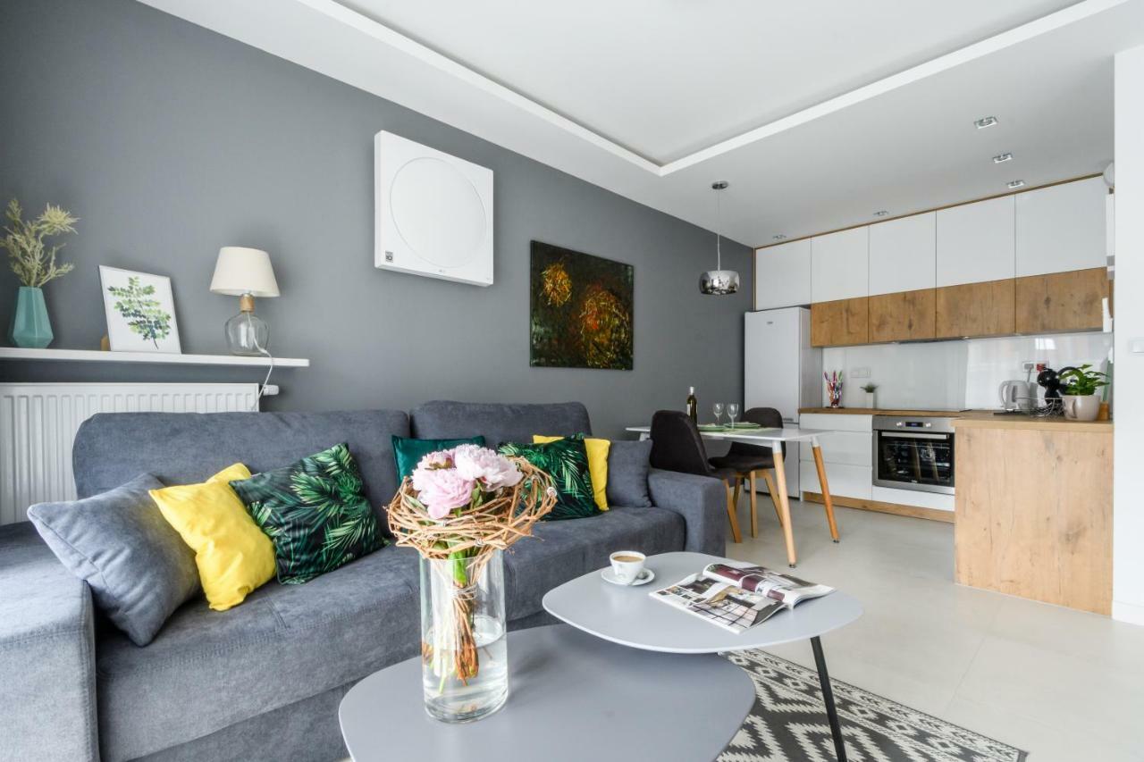 M&R Apartament Airport&Business Deluxe Cybernetyki 17 - Underground Garage - Free Wifi - Netflix - Air Conditioning - Self Check-In, Close By Chopin Airport Warsaw Ngoại thất bức ảnh