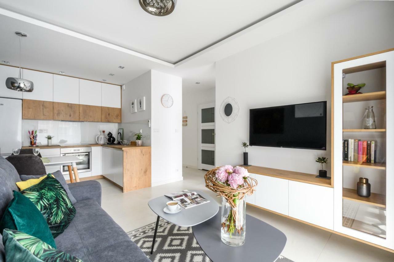 M&R Apartament Airport&Business Deluxe Cybernetyki 17 - Underground Garage - Free Wifi - Netflix - Air Conditioning - Self Check-In, Close By Chopin Airport Warsaw Ngoại thất bức ảnh