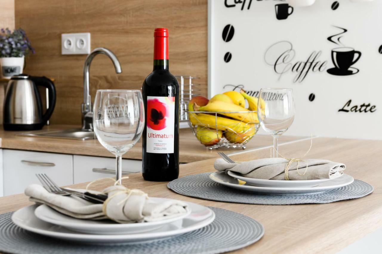 M&R Apartament Airport&Business Deluxe Cybernetyki 17 - Underground Garage - Free Wifi - Netflix - Air Conditioning - Self Check-In, Close By Chopin Airport Warsaw Ngoại thất bức ảnh