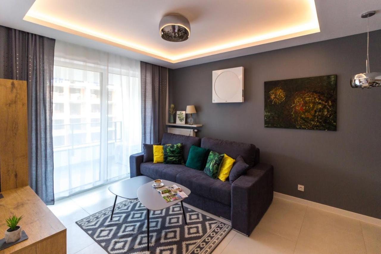 M&R Apartament Airport&Business Deluxe Cybernetyki 17 - Underground Garage - Free Wifi - Netflix - Air Conditioning - Self Check-In, Close By Chopin Airport Warsaw Ngoại thất bức ảnh